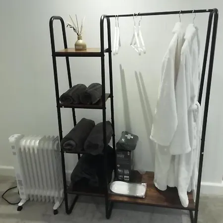 In Guest - Modern Guest In West Midlands With Private Entrance * Birmingam