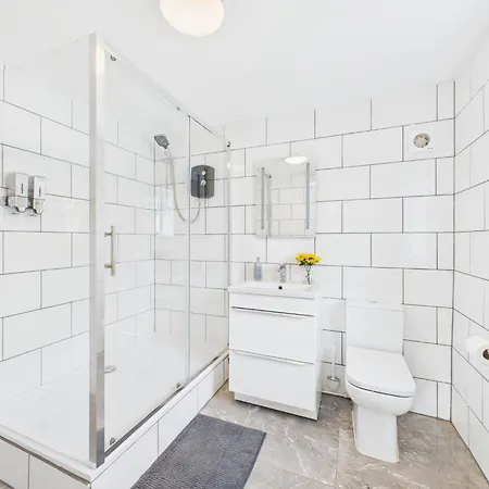 In Guest - Modern Guest In West Midlands With Private Entrance