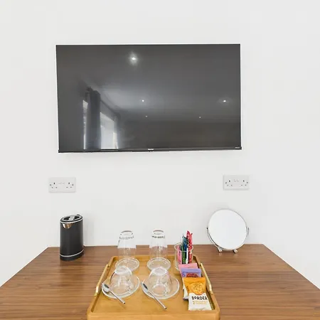 Pensión In Guest - Modern Guest In West Midlands With Private Entrance Birmingam